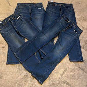 Bundle Levi Jeans!!